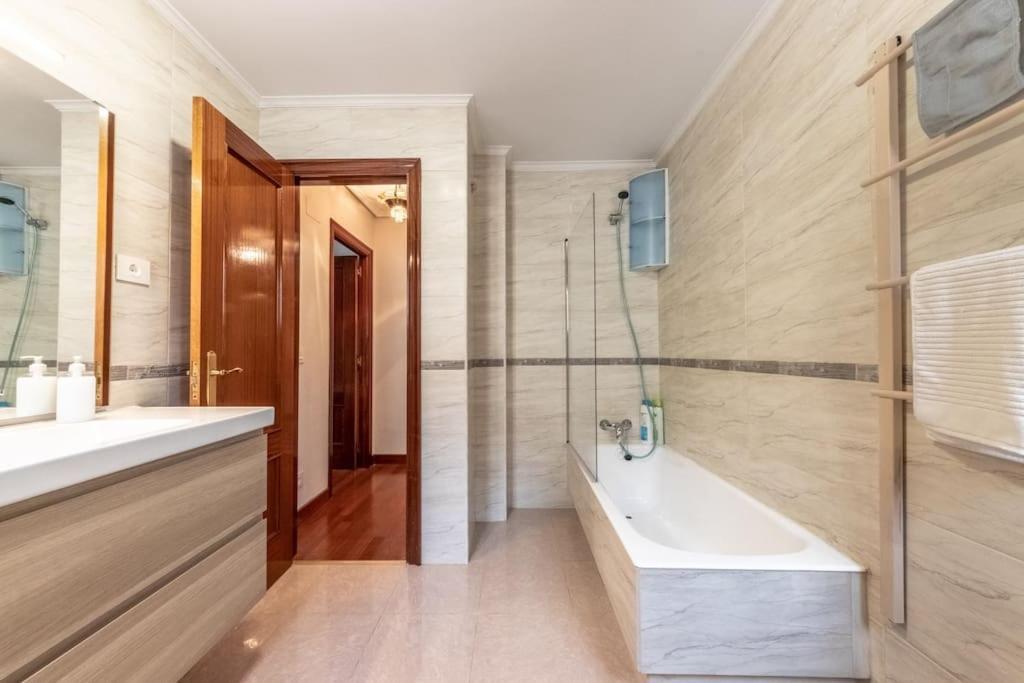 Ferienwohnung Acogedor Piso En Santurtzi .Parking Privado Exterior foto